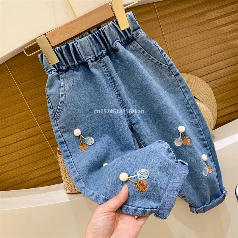 Geborduurde bloemenmeisje jean - Baby Girl Clothing Zara recensie en prijs